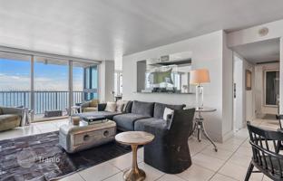 2-bedroom apartments in condo 153 m² in Miami Beach for $1,385,000