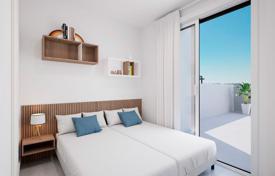 Penthouse with 3 bedrooms and private solarium, 1,4km from the beach in Los Alcazares for 420,000 €