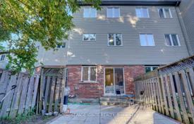 Terraced house – Scarborough, Toronto, Ontario,  Canada for C$1,055,000