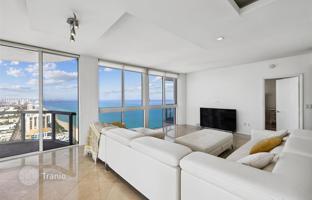 2-bedroom apartments in condo 123 m² in Miami Beach for $1,875,000
