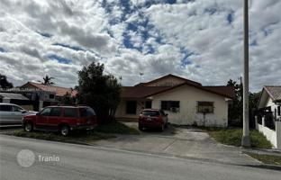 5-bedroom house 326 m² in Hialeah for $680,000