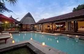 Villa with a swimming pool and around-the-clock security near the beach, Tanjung Benoa, Bali, Indonesia for 2,850 € per week