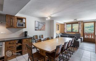 Three-level furnished apartment in Les Menuires, Belleville, Alpes, France for 958,000 €