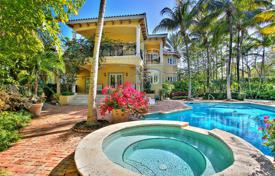 Mediterranean villa with a pool, a garage, a terrace and views of the bay, Key Biscayne, USA for $4,595,000