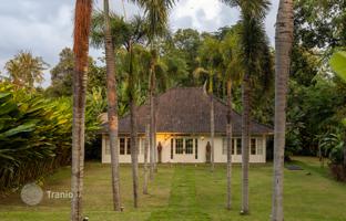2-bedroom villa 300 m² in Tumbak Bayuh for $549,000