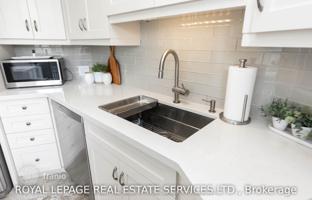 6-bedroom apartment in Etobicoke for C$996,000