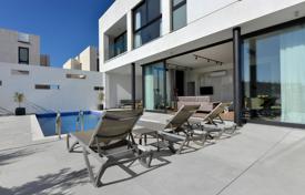 Villas in 5 minutes from the beach for 515,000 €