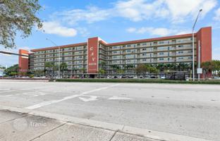2-bedroom apartments in condo 100 m² in Pompano Beach for $255,000