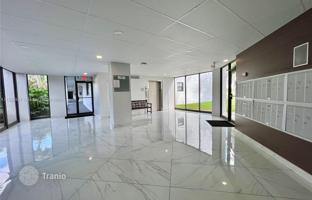 2-bedroom apartments in condo 128 m² in Weston for $365,000