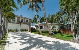 Comfortable cottage with a backyard, recreation area, a guest house and two garages, Surfside, USA for $1,250,000