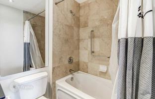 5-bedroom apartment in Lake Shore Boulevard West for C$1,145,000