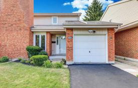 Terraced house – Scarborough, Toronto, Ontario,  Canada for C$1,042,000