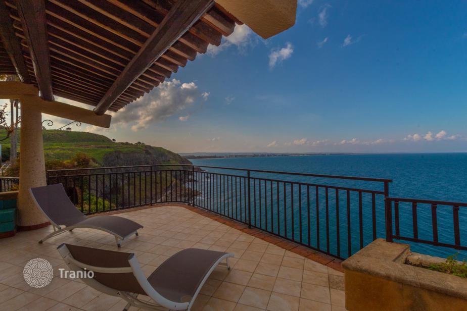 Villa for sale in Augusta, Italy — listing 1837781