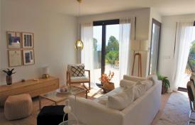 Modern apartments on the first line from the sea in Villajoyosa, Alicante, Spain for 334,000 €