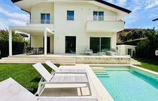 Furnished duplex villa with a pool in Marina di Pietrasanta, Tuscany, Italy for 2,700,000 €