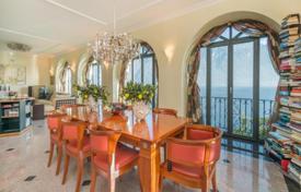 Houses for sale in Lake Como. Exclusive villa with a private jetty and gardens on Lake Como, Bellagio, Italy Houses for sale in Lake Como. Exclusive villa with a private jetty and gardens on Lake Como, Bellagio, Italy