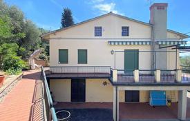 Three-storey villa with a garden and a parking in Florence, Tuscany, Italy for 1,850,000 €