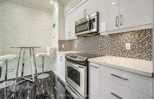4-bedroom apartment in Etobicoke for C$1,117,000