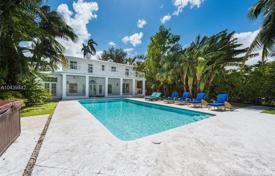 Spacious villa with a pool, a garage, a dock, terraces and an ocean view, Miami Beach, USA for $6,250,000