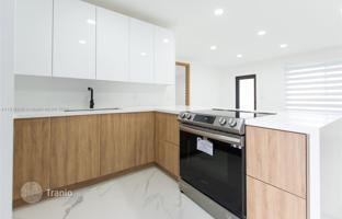 4-bedroom house 118 m² in Pembroke Pines for $560,000
