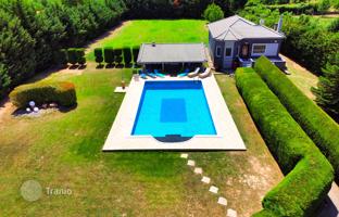 Modern house with a pool, a BBQ area and a large plot in Corinthia, Greece for 450,000 €
