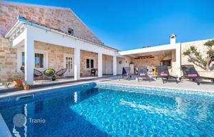 6-bedroom house 230 m² in Zadar County for 700,000 €