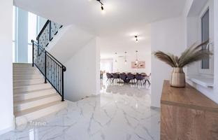 5-bedroom house 323 m² in Kras for 1,150,000 €