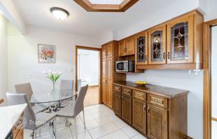 5-bedroom house in Etobicoke for C$1,786,000