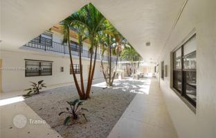 1-bedroom apartments in condo 62 m² in Pinecrest for $290,000
