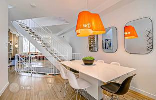 9-bedroom townhouse in Carlaw Avenue for C$2,466,000