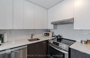 3-bedroom apartment in York for C$983,000