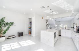 Townhome – North Miami Beach, Florida, USA for $1,750,000