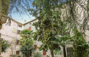 3-room house 240 m² in Bale for 1,100,000 €