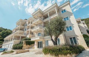 3-bedroom apartment 226 m² in Đenovići for 1,150,000 €