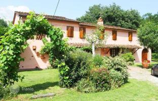 9-bedroom villa 400 m² in Capannori for 950,000 €