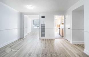 5-bedroom apartment in Bay Street for C$972,000