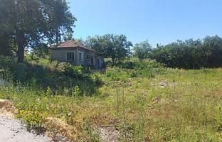 Land plot 1,400 m² in Dolni Chiflik for 34,000 €
