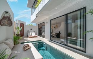 2-bedroom villa 107 m² in Batu Bolong Beach for $235,000