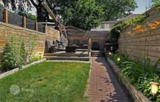 6-bedroom house in Woodbine Avenue for C$1,483,000