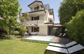 Three-storey villa with a pool in Forte dei Marmi, Tuscany, Italy for 7,500 € per week