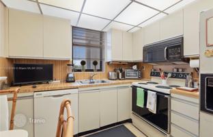 2-bedroom apartments in condo 126 m² in Aventura for $335,000