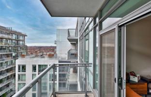 2-bedroom apartment in Adelaide Street West for C$987,000