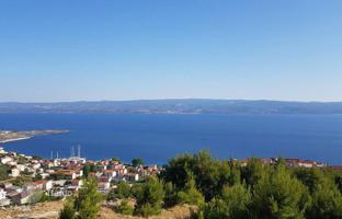 Land plot 1,047 m² in Split-Dalmatia County for 272,000 €