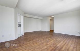2-bedroom apartment in Etobicoke for C$799,000