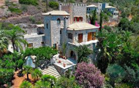 Stone villa with a lush garden in Kardamyli, Peloponnese, Greece for 870,000 €