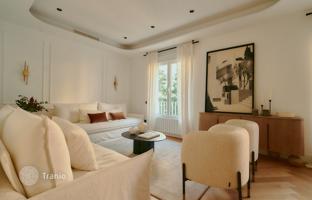 Modern furnished apartment next to a park in Madrid, Spain for 1,525,000 €