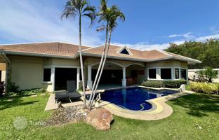 3-bedroom villa 400 m² in Pattaya for $563,000