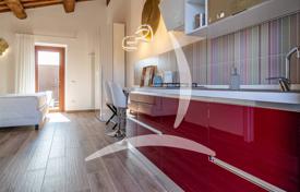 Castiglione del Lago (Perugia) — Umbria — Villa/Building for sale for 1,290,000 €