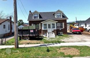 8-bedroom house in Etobicoke for C$1,717,000