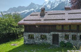 Stunning 6 bedroom farmhouse, close to ski slopes, panoramic views in prime area in Les Houches (A) for 3,800,000 €